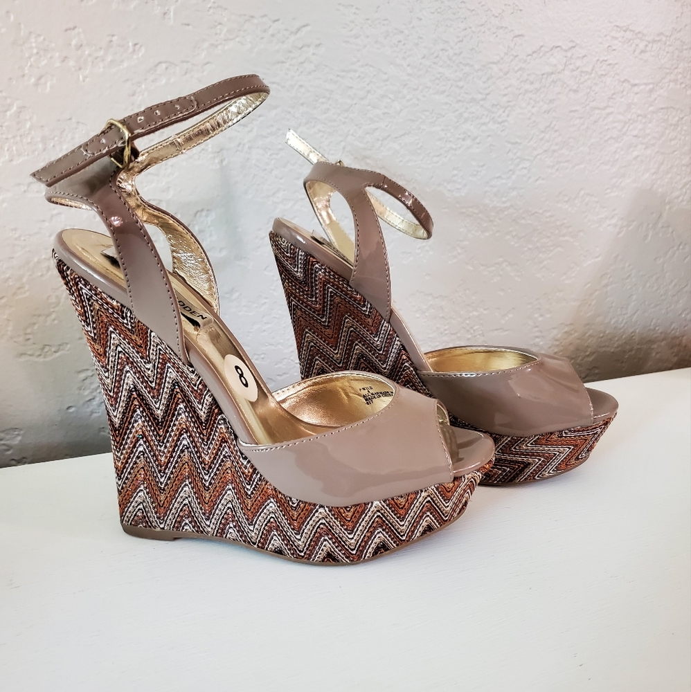 Steve Madden Nude/copper wedges